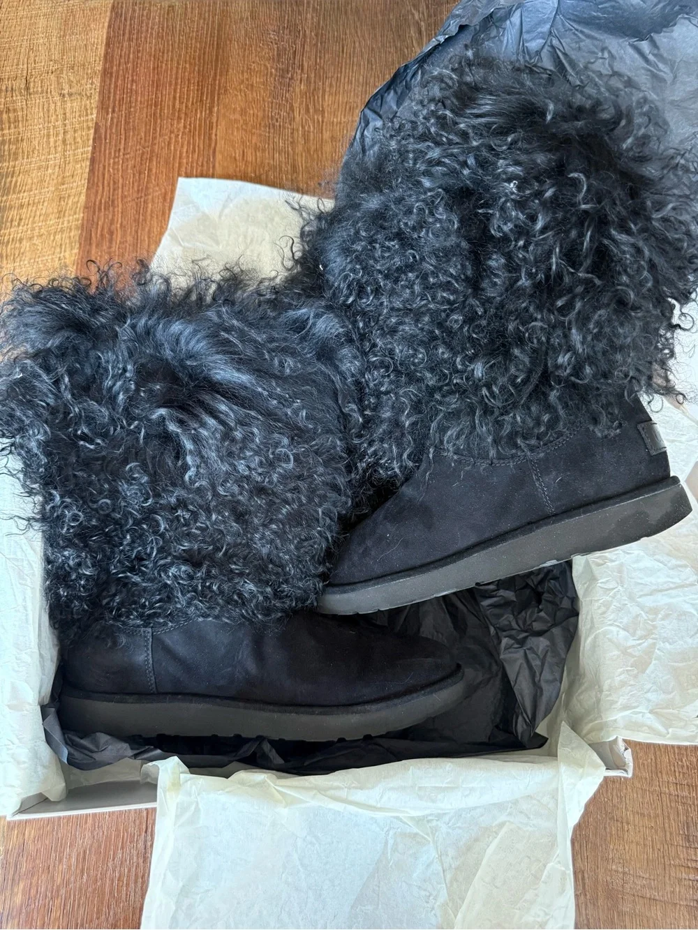 LN UGG Lida Black Shearling Winter Boots Sz 9